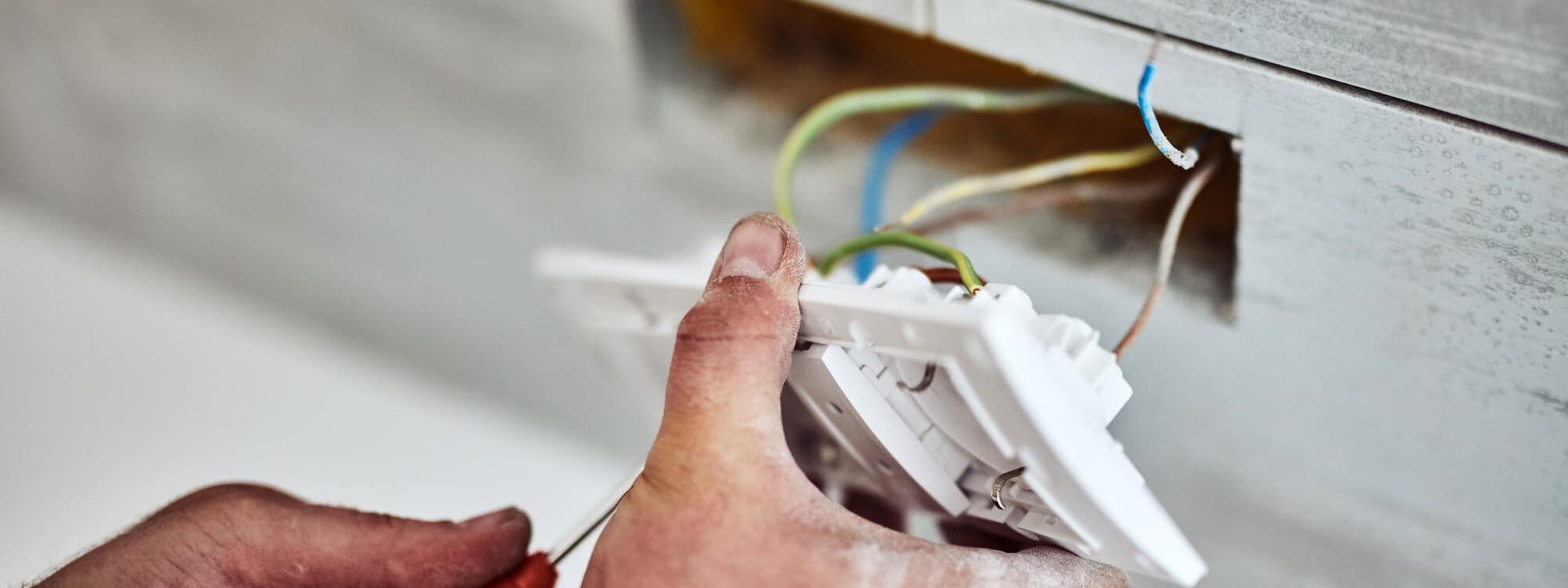 INSTALLATION PRISES 2000X750 | E.G.W Electricité générale Weiss 4 erreurs courantes à éviter lors de l’installation de prises renforcées dans votre maison Saint-Dié-des-Vosges